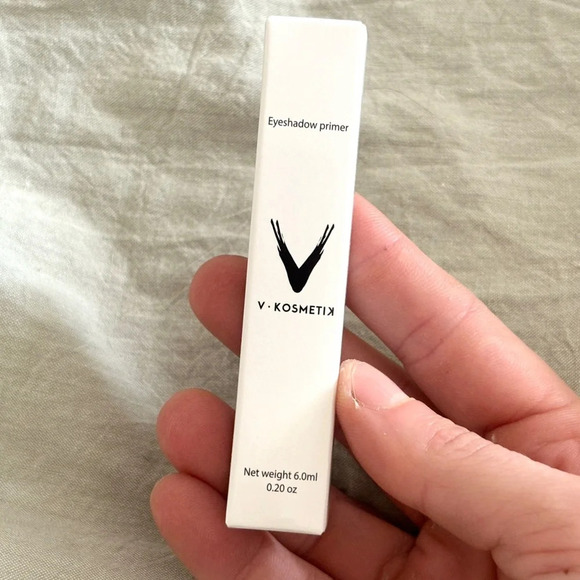 NWT V Kosmetic Eyeshadow Primer - Retails for $21 - 0.20 oz - Picture 5 of 10